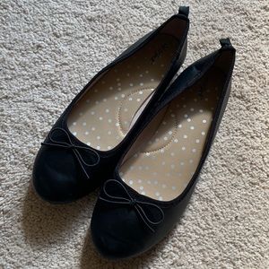 Barely worn size 4 girls black flats